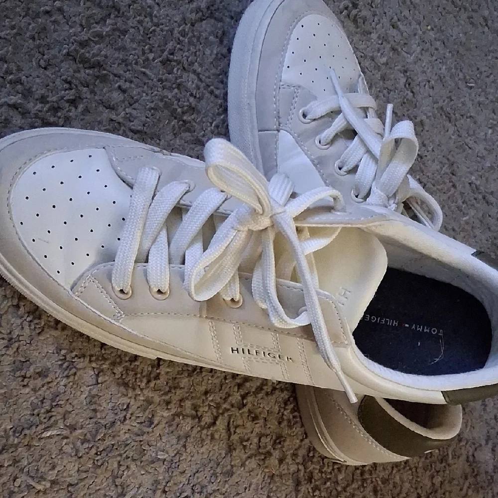 Tommy Hilfiger White and Green Sneakers - Picture 14 of 14